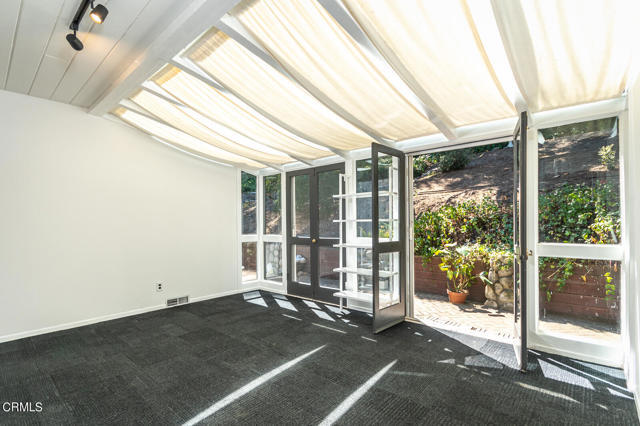 Building Photo - 2057 Hilldale Dr