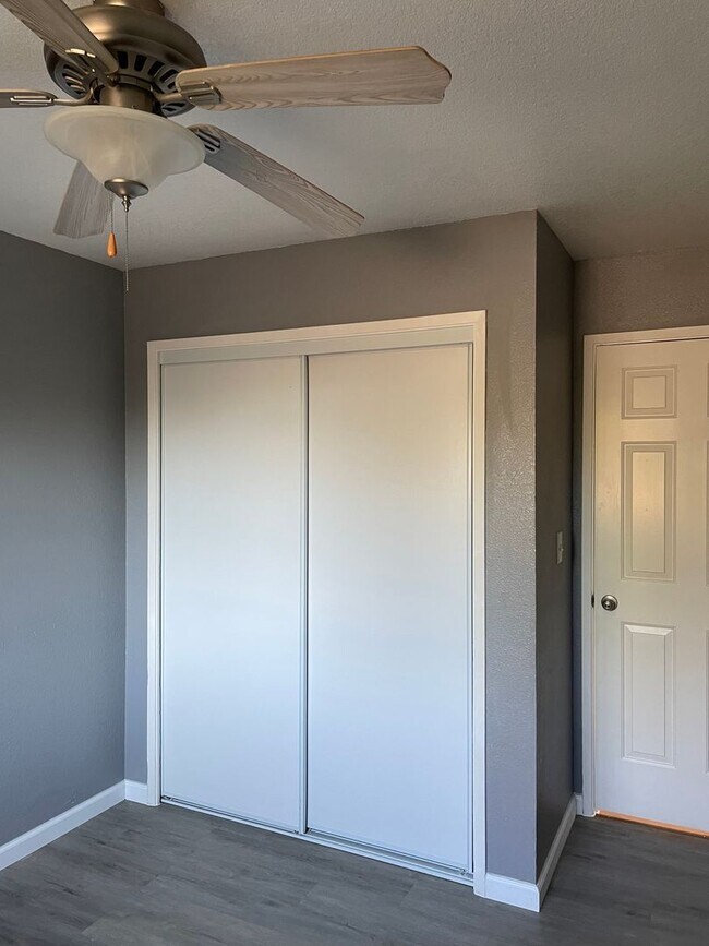 Building Photo - 3 BED 2 BATH IN SHASTA LAKE