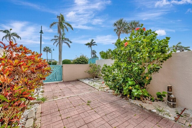 Building Photo - 355 S Ocean Dr