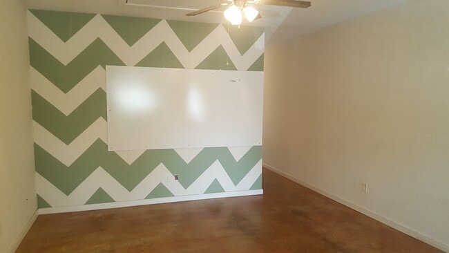 Building Photo - Adorable 2 Bed 1 Bath Home