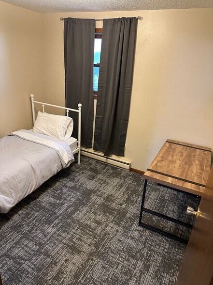 Building Photo - 910 11th Ave