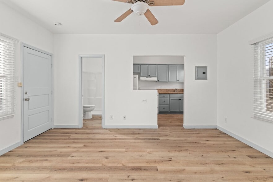 Building Photo - 526 Magnolia Ave