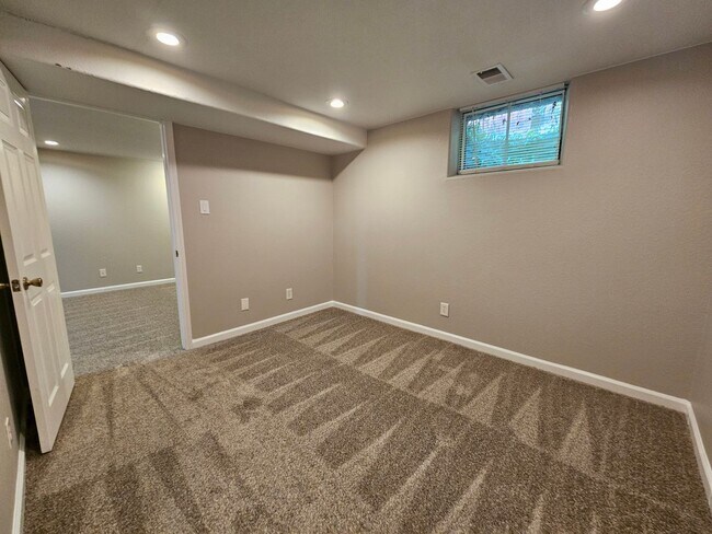 Building Photo - Virginia Village Home New Paint, Carpet, Blinds Backs up to Cherry Creek Trail