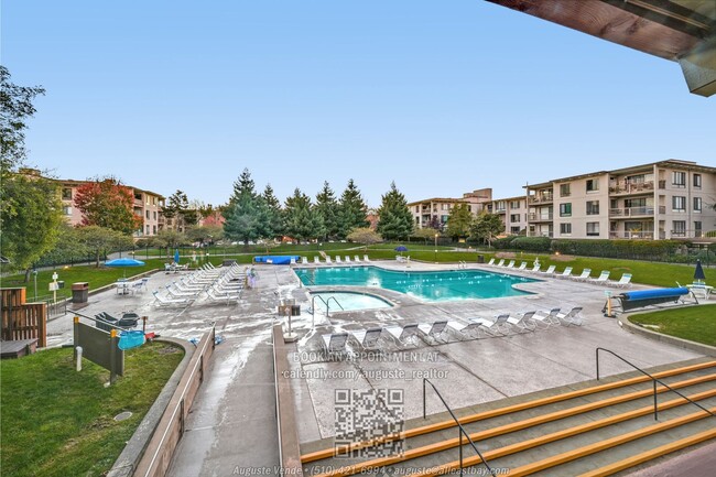 Building Photo - Largest 2-Bedroom at Watergate w/ Walk-in ...