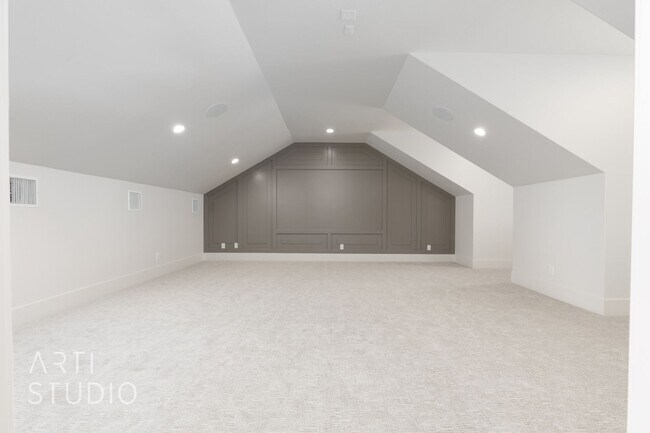 Building Photo - BRAND NEW Gorgeous 6 bed 7 bath with Pool ...
