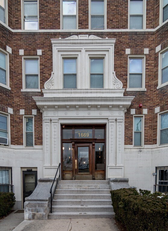 Building Photo - 1669 Commonwealth Ave