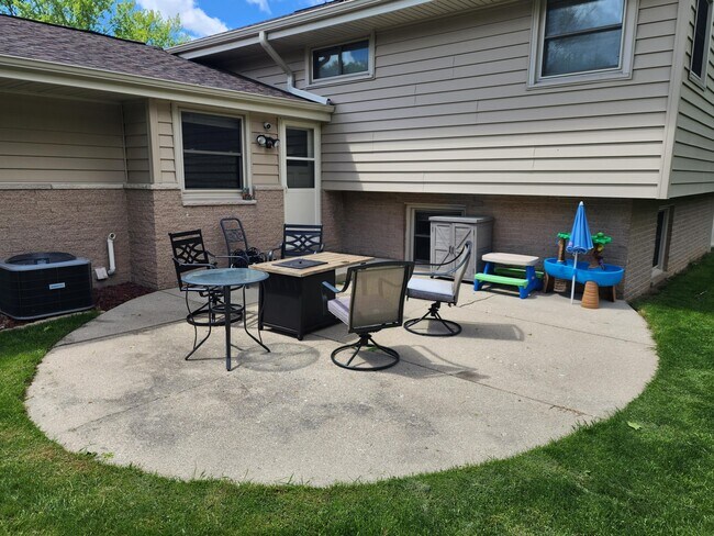 Building Photo - 21810 Locksley Ln