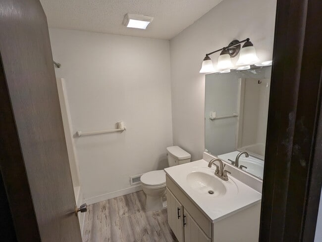 Building Photo - 362 W Eagle Lake Dr