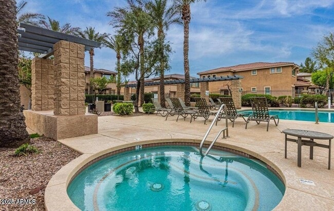 Building Photo - 1225 N 36th St