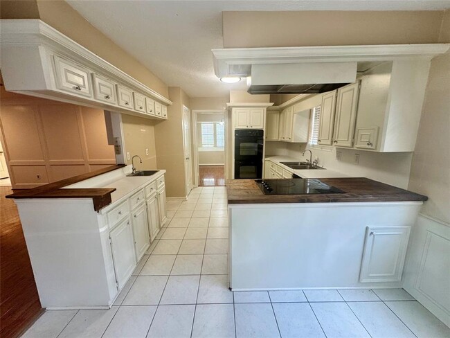 Building Photo - 3247 Little Bear Dr