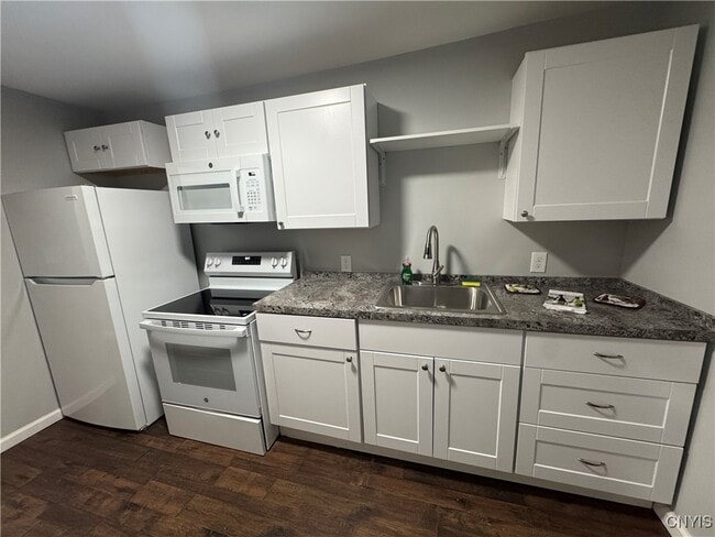 Building Photo - 121 E Main St