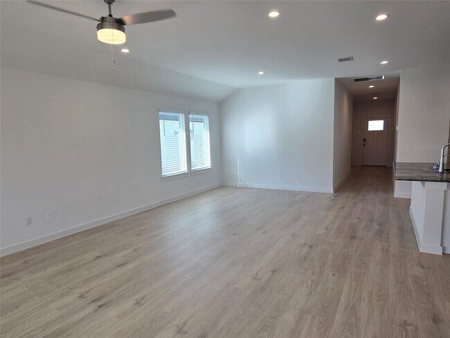 Building Photo - 7826 Calabria Dr