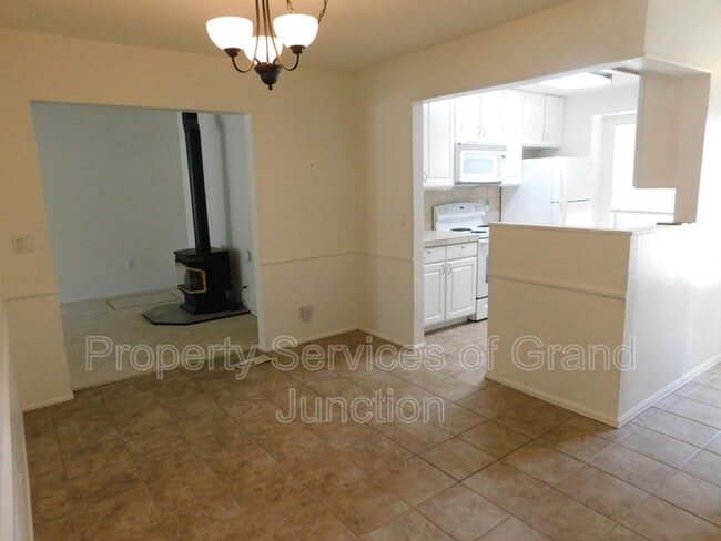 Building Photo - 4 Chardonnay Ct