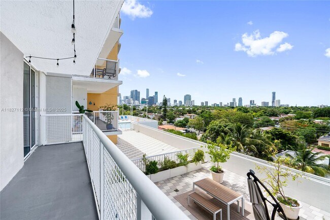 Building Photo - 900 SW 8th St