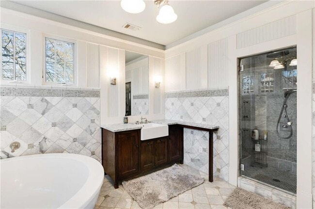 Building Photo - 349 9th St NE