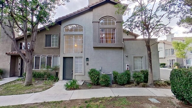 Primary Photo - 30 Fuchsia: End Unit 2 Bed 2 Bath Condo in...