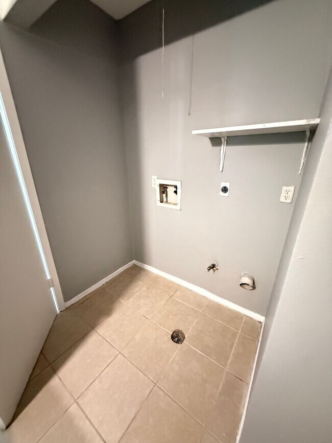 Building Photo - Magnolia Drive