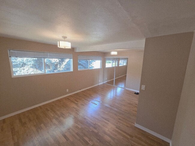 Building Photo - 3Bedroom, 2.5 Bath Mid Century Modern Home...
