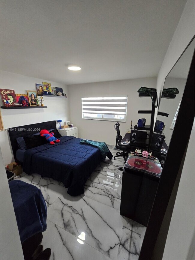 Building Photo - 869 W 37th St