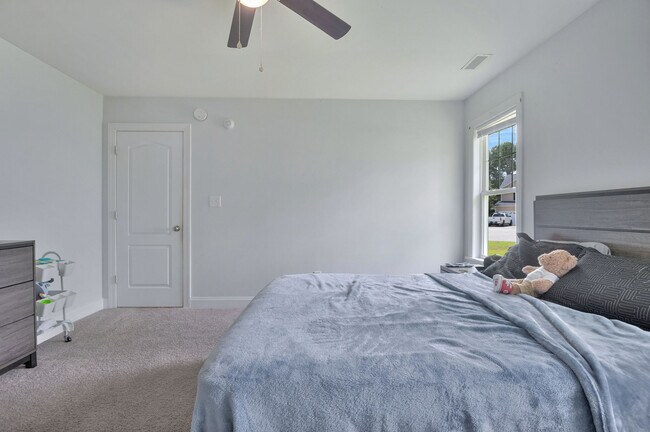 Building Photo - 202 Weeping Hollow Ct