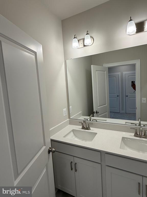 Building Photo - 45203 Drowes Ter
