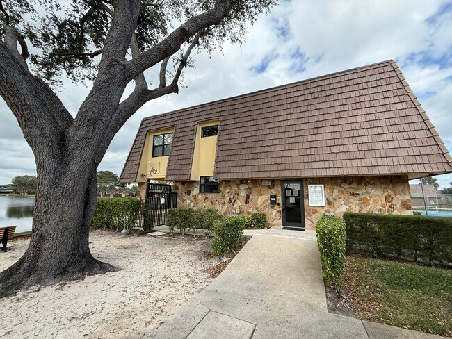 Building Photo - 1021 Springdale Cir