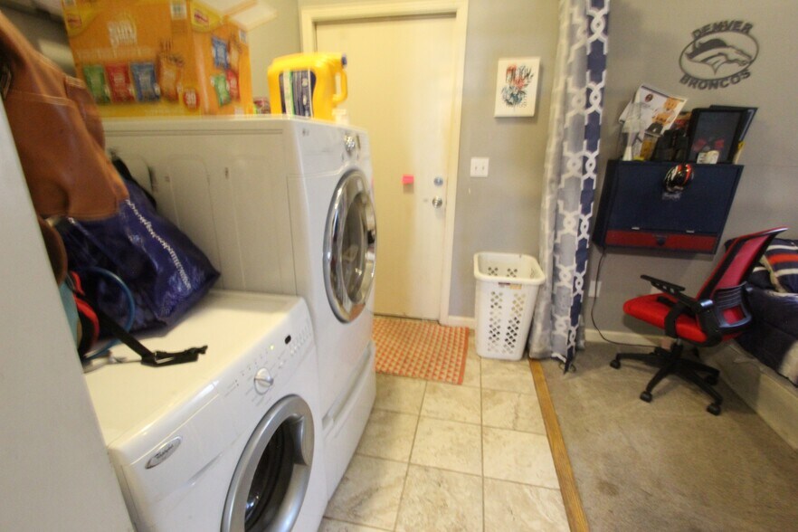 Building Photo - 4413 Umatilla St