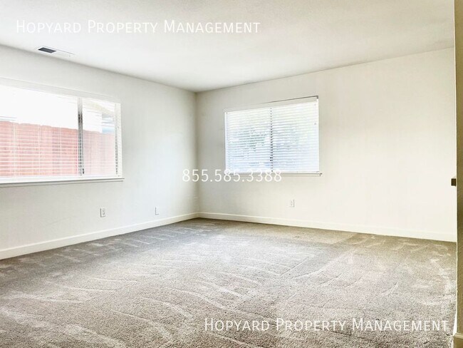Building Photo - 5497 Lean Ave