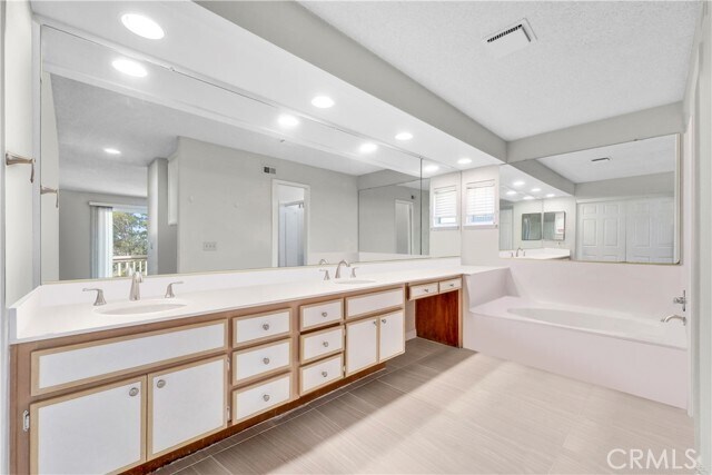 Building Photo - 1522 Sunbluff Dr