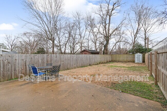 Building Photo - 980 Malquin Dr