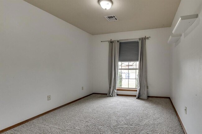Building Photo - 2508 Tyler Ln