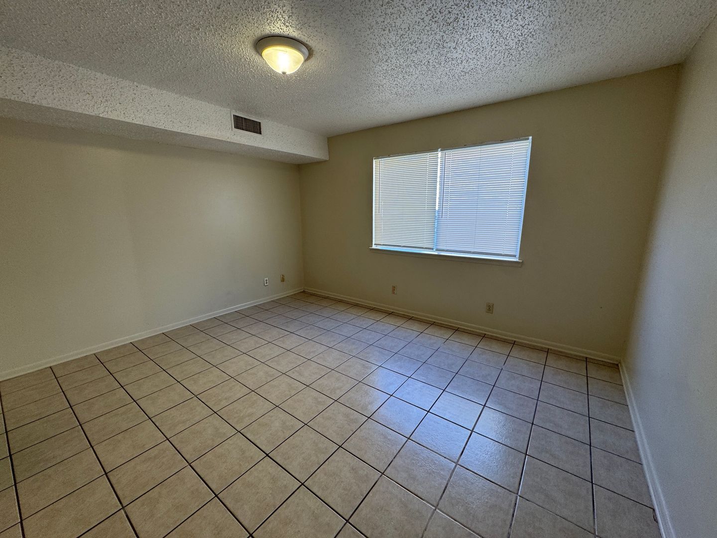 Building Photo - 1102 Harley Dr