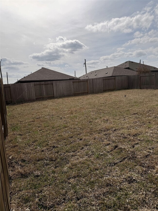 Building Photo - 25670 Roy Rogers Rd