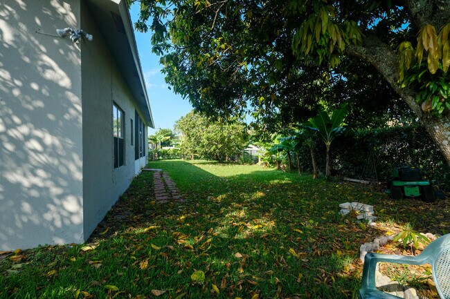Building Photo - 12795 Kingsway Rd