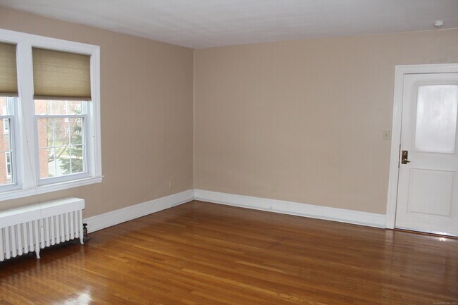 Building Photo - 888 Farmington Ave