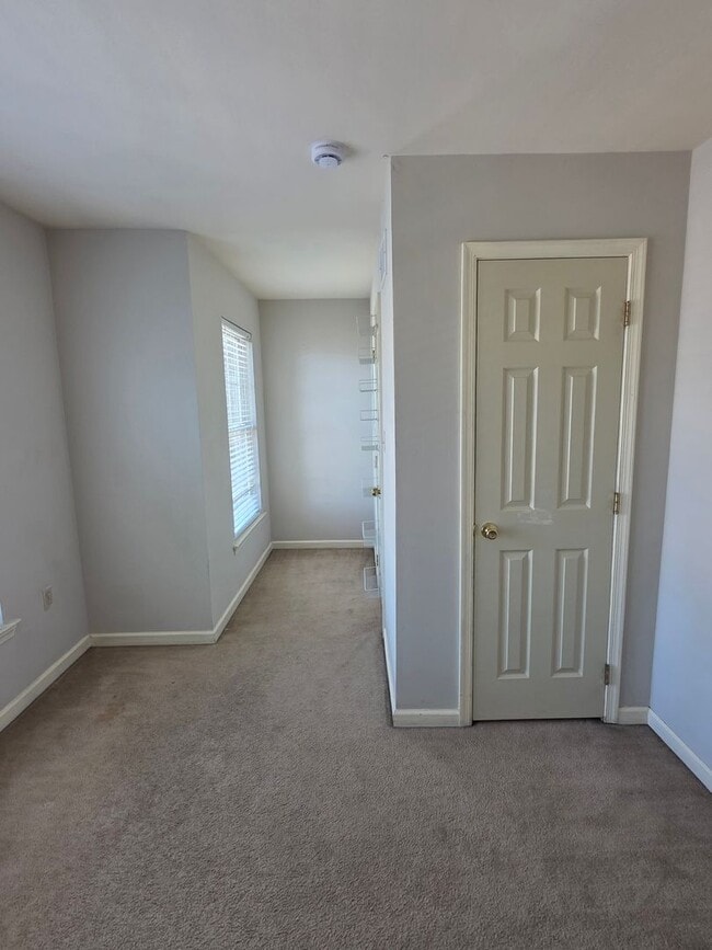 Building Photo - Browntown Twin Home