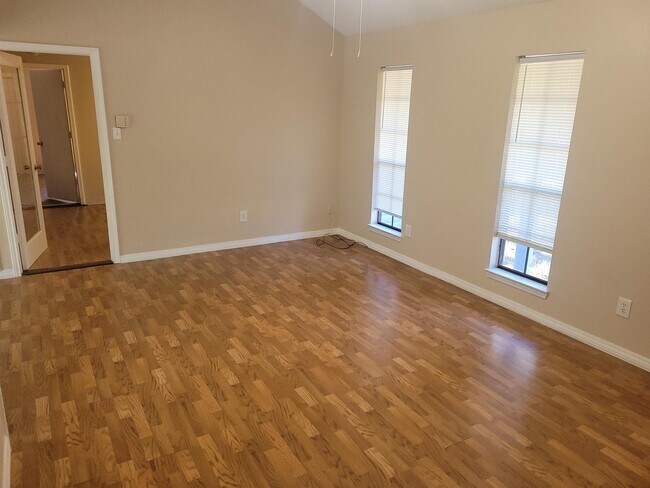 Building Photo - 4808 Fordham Dr