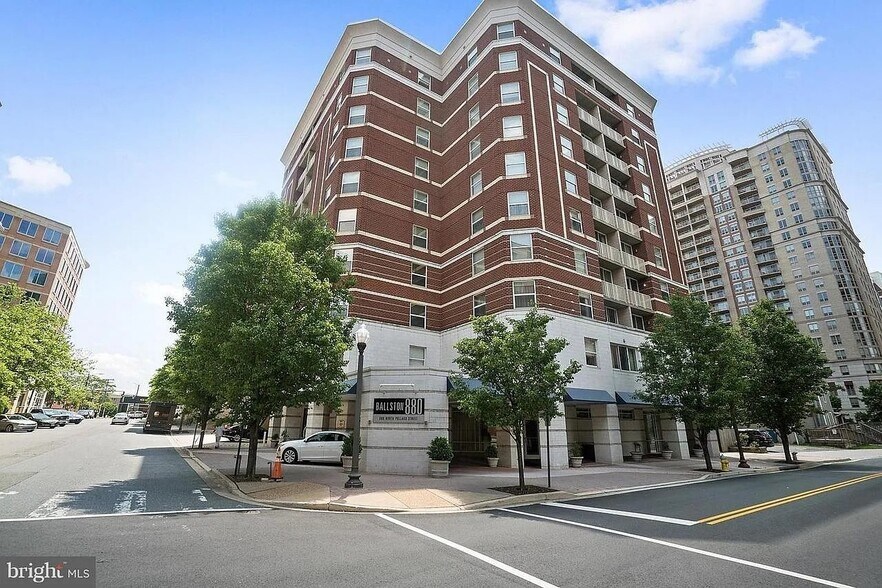 Building Photo - 880 N Pollard St