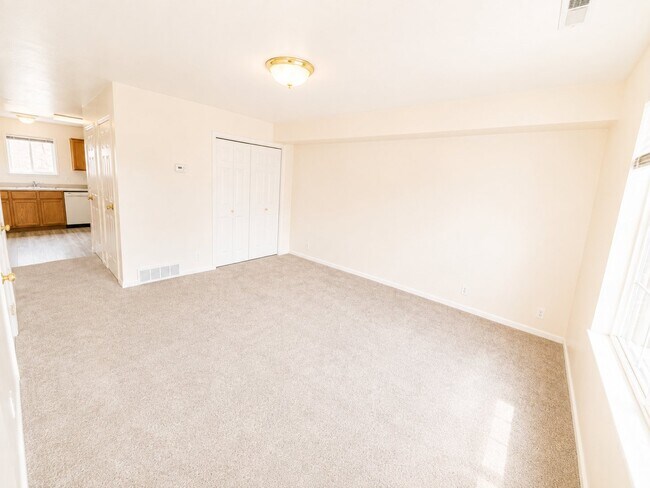 Building Photo - 1100 1525