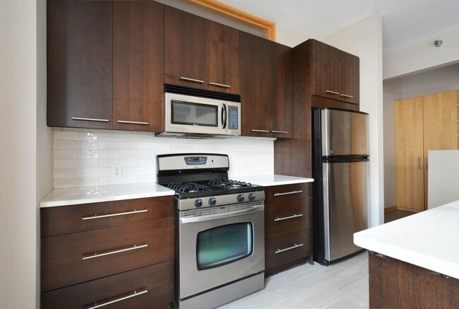 Building Photo - Modern 2-Bedroom Apartment with Private Pa...
