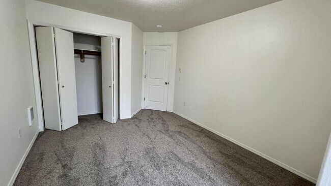 Building Photo - 1536 S Main Ave