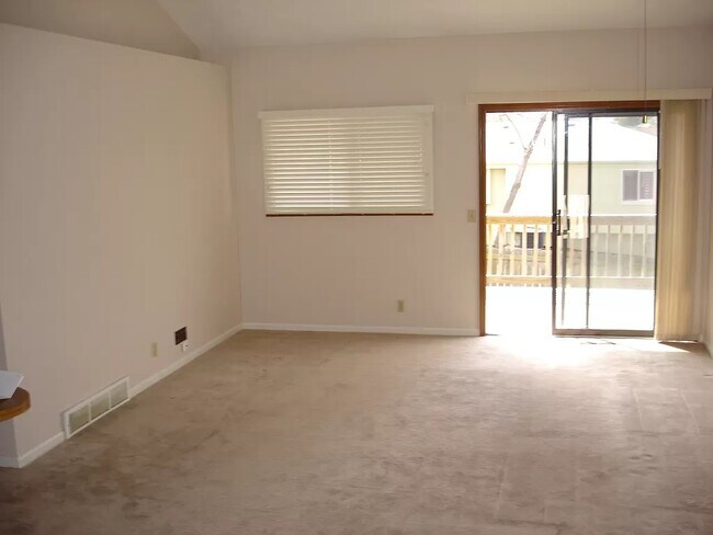 Building Photo - 3405 Comstock Ave