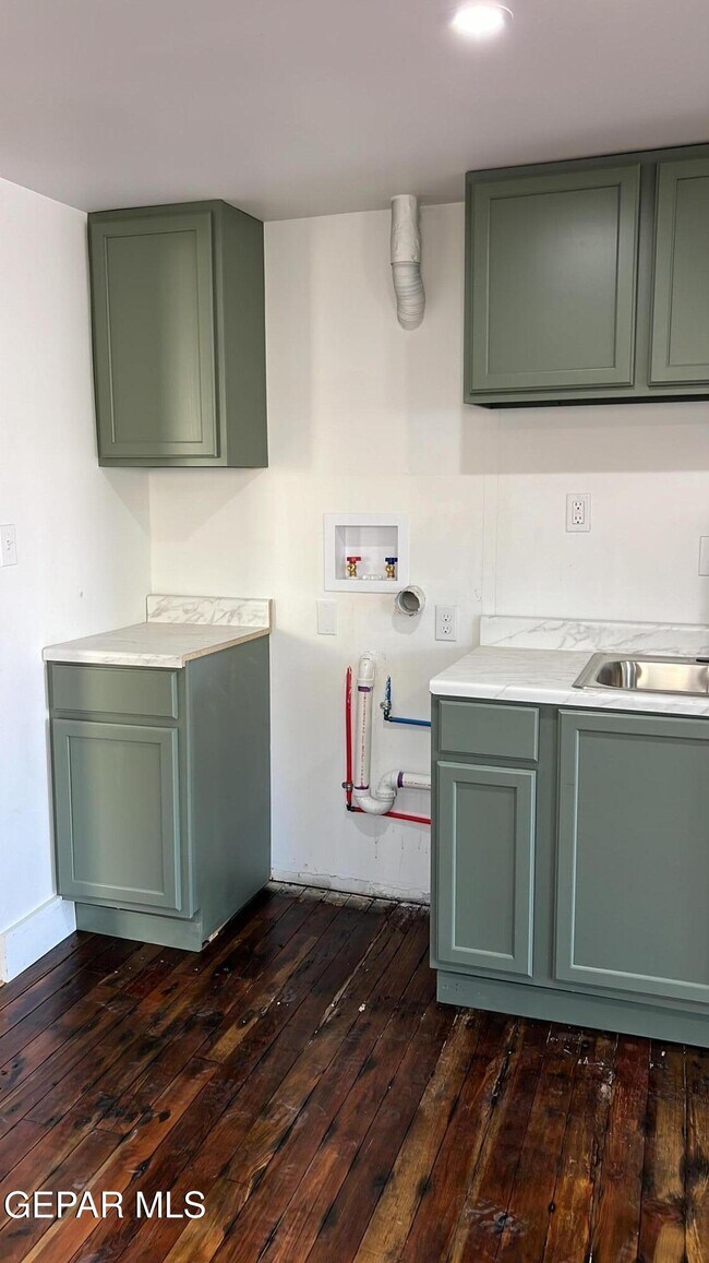 Building Photo - 716 N Glenwood St