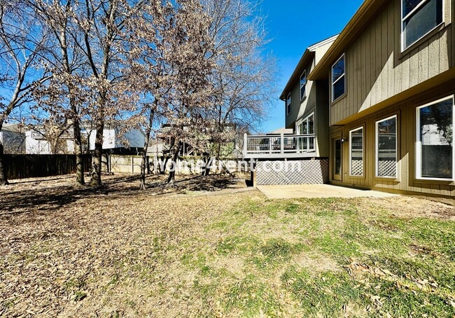 Building Photo - Spacious Four Bedroom Northland Home with a Finished Basement, 3 car garage and Fenced Yard!