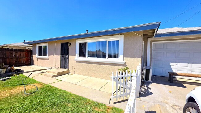 Building Photo - 124 N 12th Ave