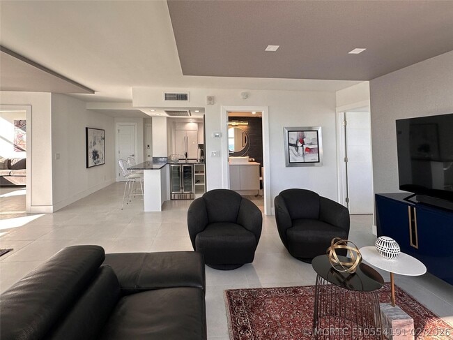 Building Photo - 209 N Fort Lauderdale Beach Blvd