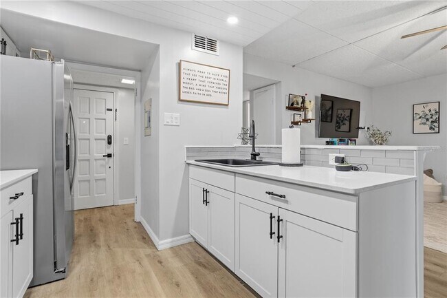 Building Photo - 1154 Paseo Del Sol