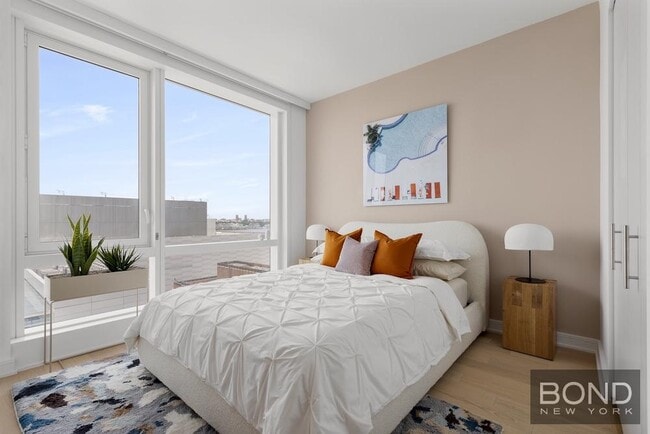 Primary Photo - 555 W 38th St