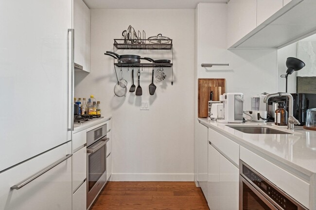 Building Photo - 99 Hudson St