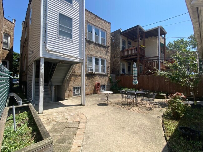 Building Photo - 5434 N Spaulding Ave